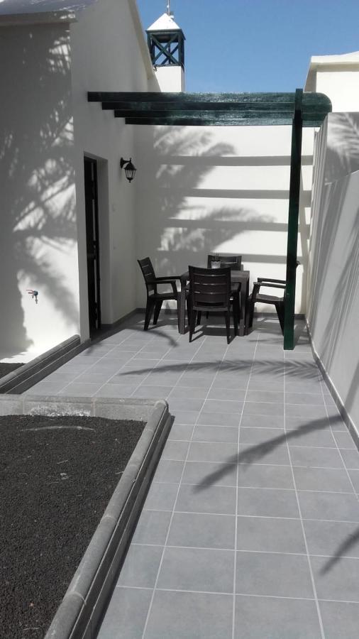 Playa Roca Bungalows Costa Teguise Bagian luar foto