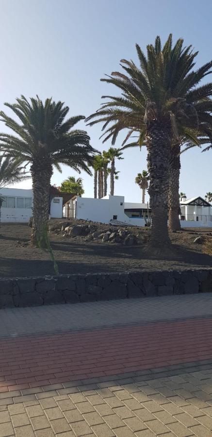 Playa Roca Bungalows Costa Teguise Bagian luar foto