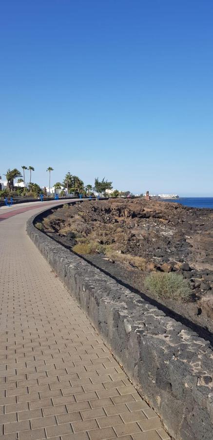 Playa Roca Bungalows Costa Teguise Bagian luar foto