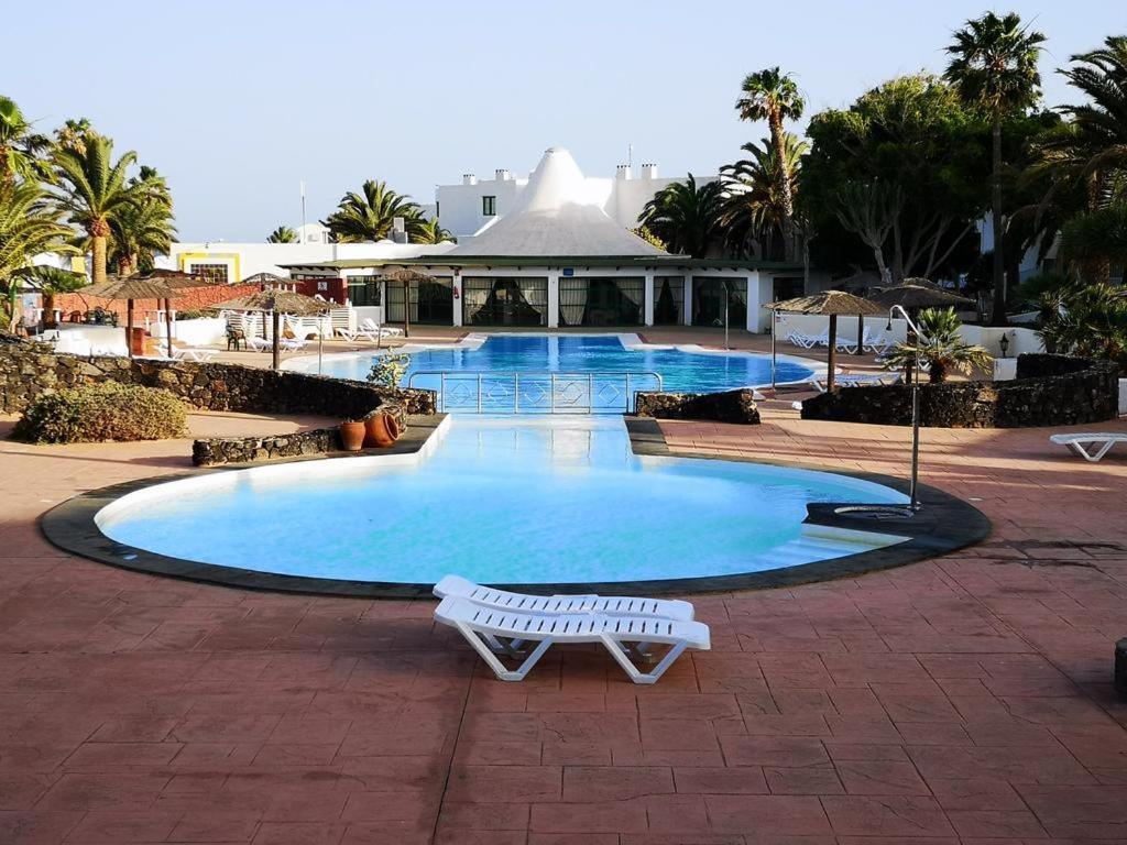 Playa Roca Bungalows Costa Teguise Bagian luar foto