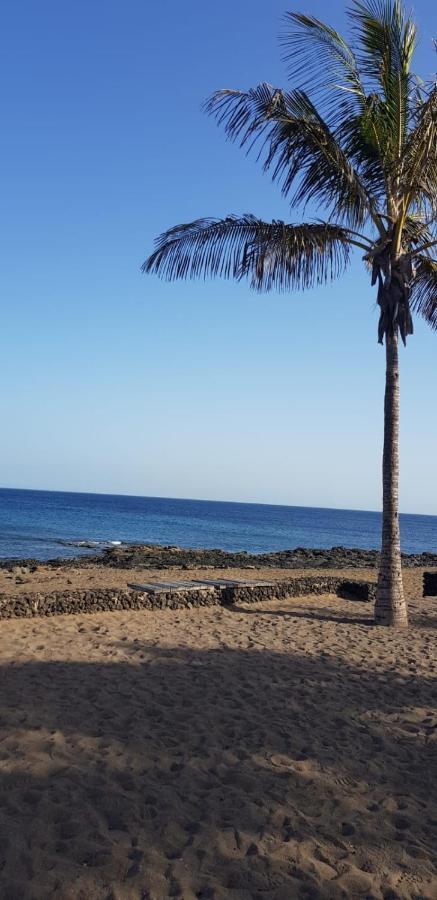 Playa Roca Bungalows Costa Teguise Bagian luar foto