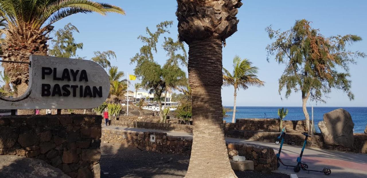 Playa Roca Bungalows Costa Teguise Bagian luar foto