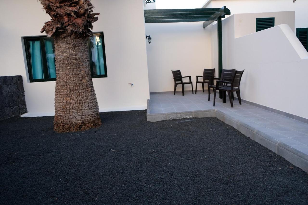 Playa Roca Bungalows Costa Teguise Bagian luar foto